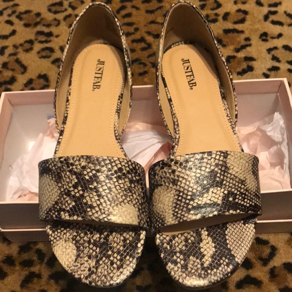 Brand new snake skin flats